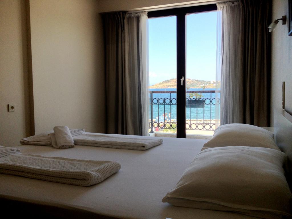 Nemrut Bay Otel Yenifoca Quarto foto